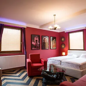 Retro Garage Hotel